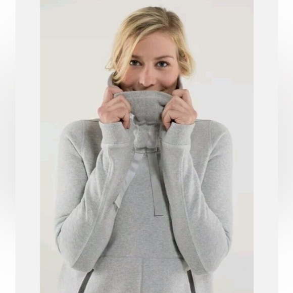 Lululemon Avenue Pullover Sweatshirt Heathered Light Grey /
Soot Light - Picture 3 of 8